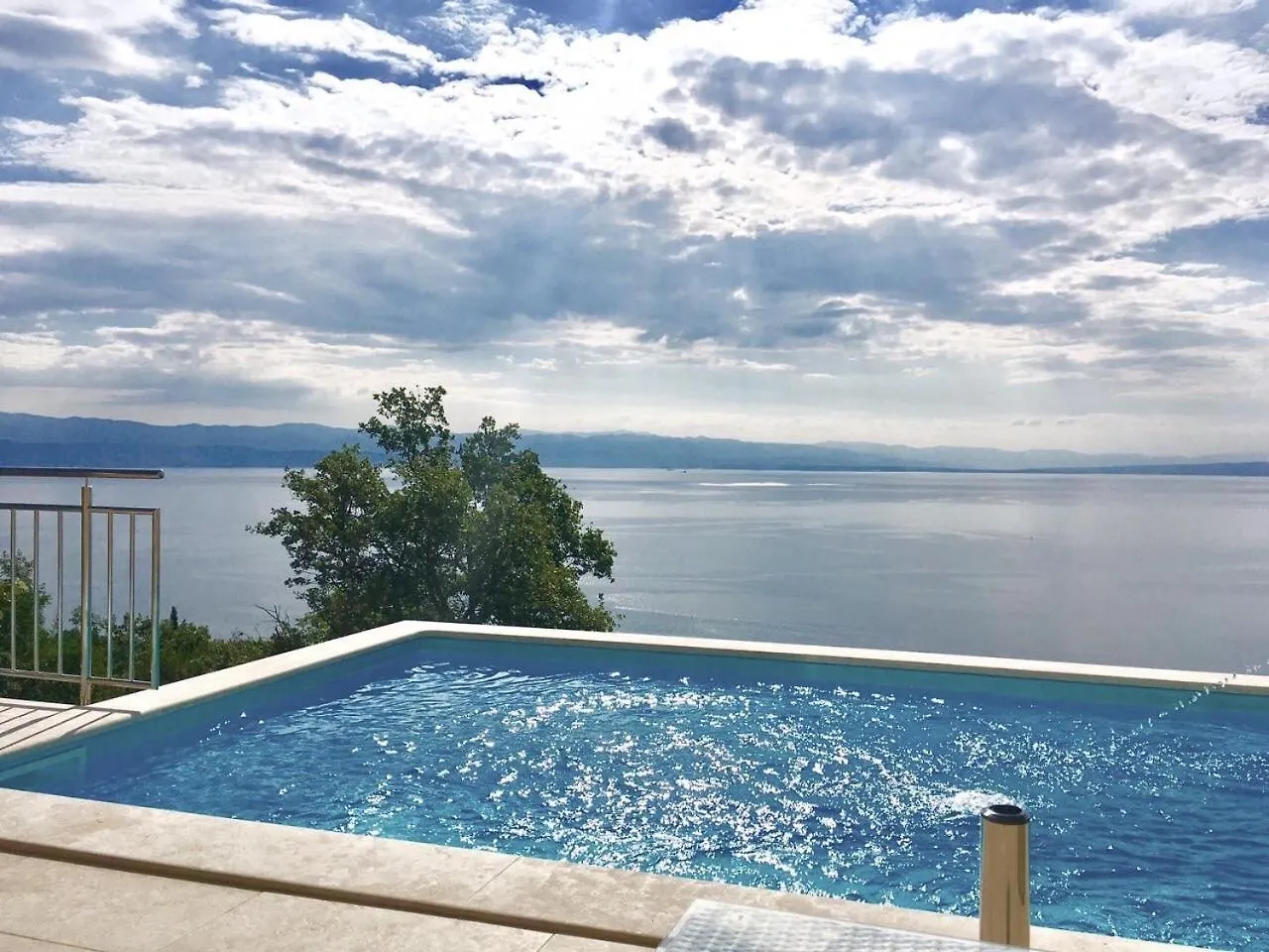 Villa Sabine Apartment Brioni Medveja